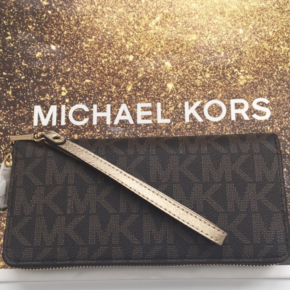 *ONLY 1 LEFT*  MK Star Studded  Leather Wallet - Picture 2 of 7